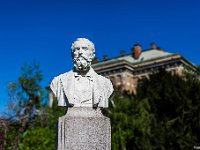 Zrinjevac, bista Augusta Šenoe. Nalazi se iza HAZU-a, na istočnom dijelu Strossmayerovog trga